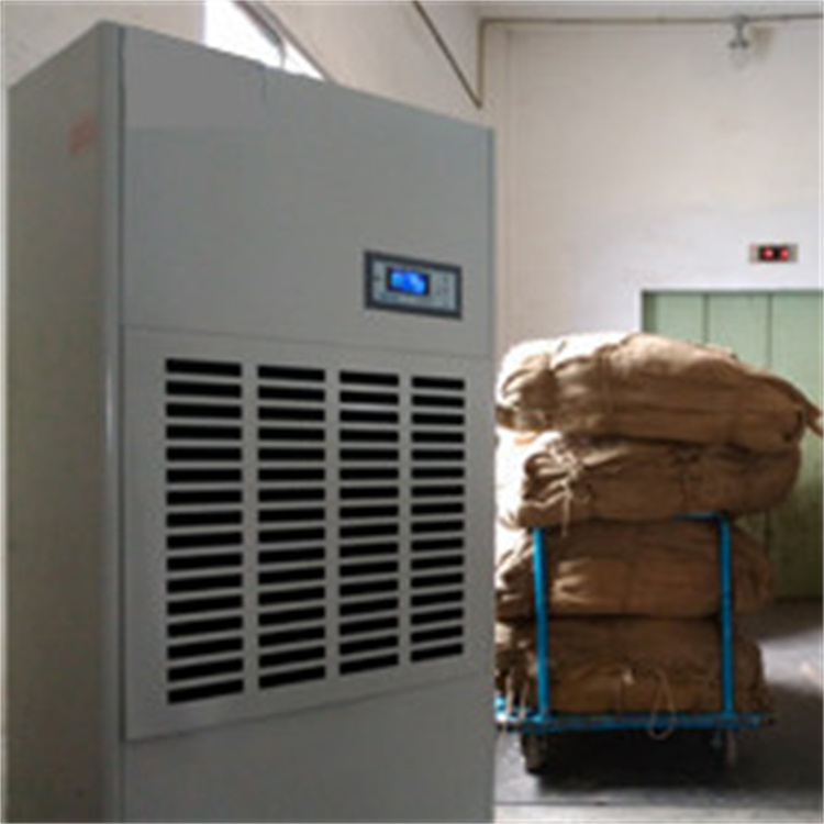 印刷廠通過(guò)加濕器控制濕度以減少靜電問(wèn)題，實(shí)現(xiàn)更穩(wěn)定、高質(zhì)量的打印效果。